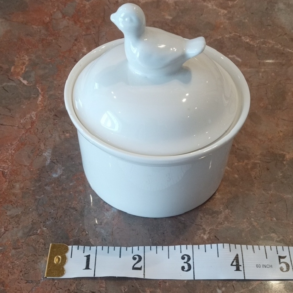 Skye McGhie White Ceramic Bird/Duck Lid Sugar Bowl Or Trinket Box - Picture 9 of 9